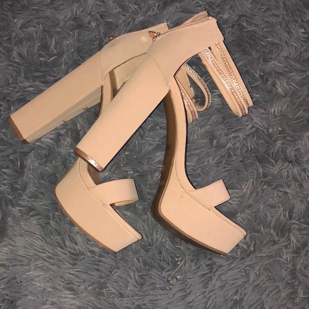 High heels😍